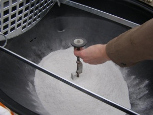 Rozmetadlo soli a umělých granulovaných hnojiv KRH 03 Dakr
